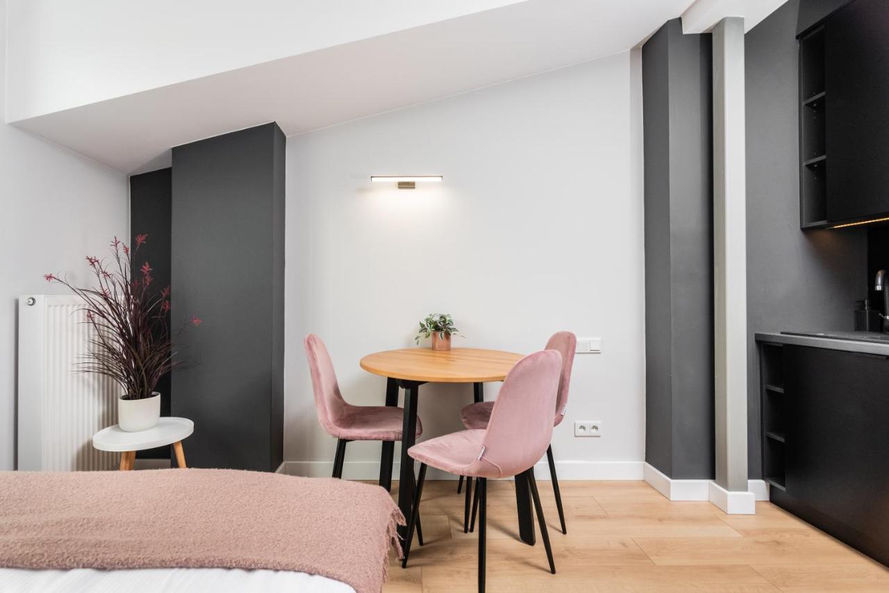 Smart Apartments - Old Town & Main Train Station - By Upstairs Krakow Luaran gambar