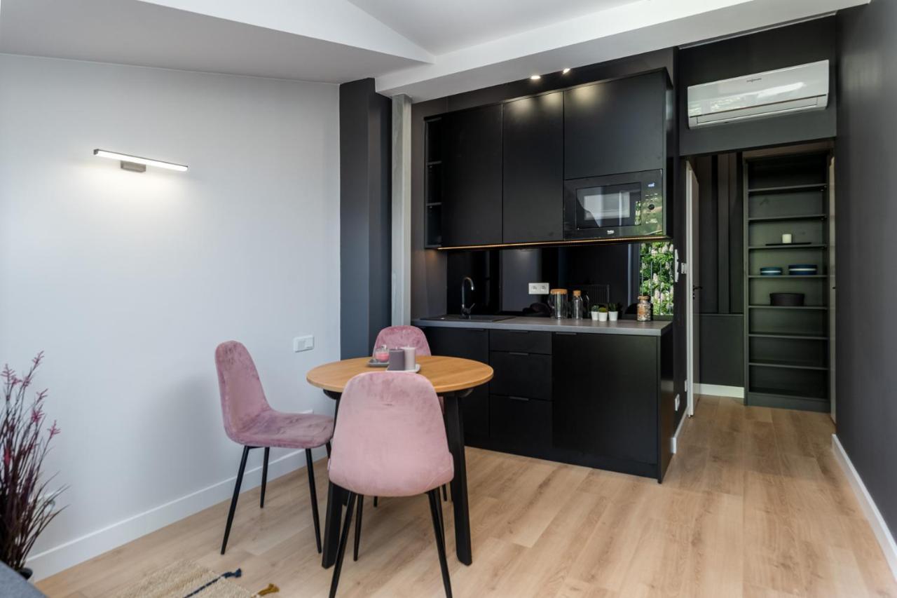 Smart Apartments - Old Town & Main Train Station - By Upstairs Krakow Luaran gambar