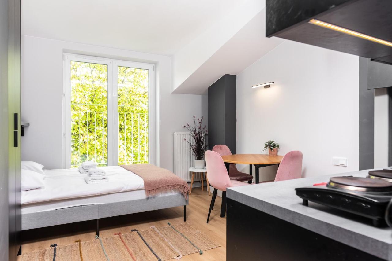 Smart Apartments - Old Town & Main Train Station - By Upstairs Krakow Luaran gambar