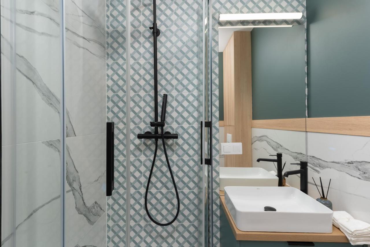 Smart Apartments - Old Town & Main Train Station - By Upstairs Krakow Luaran gambar