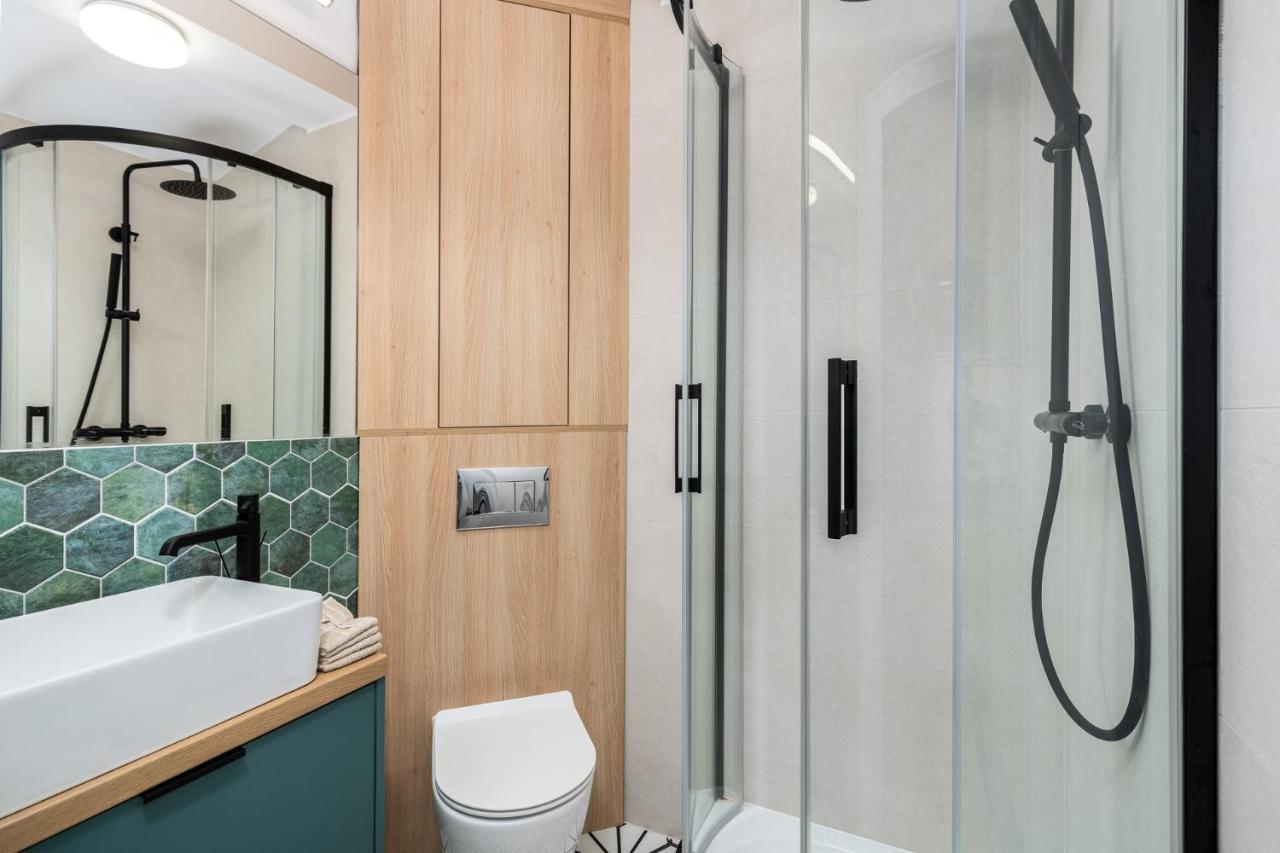 Smart Apartments - Old Town & Main Train Station - By Upstairs Krakow Luaran gambar