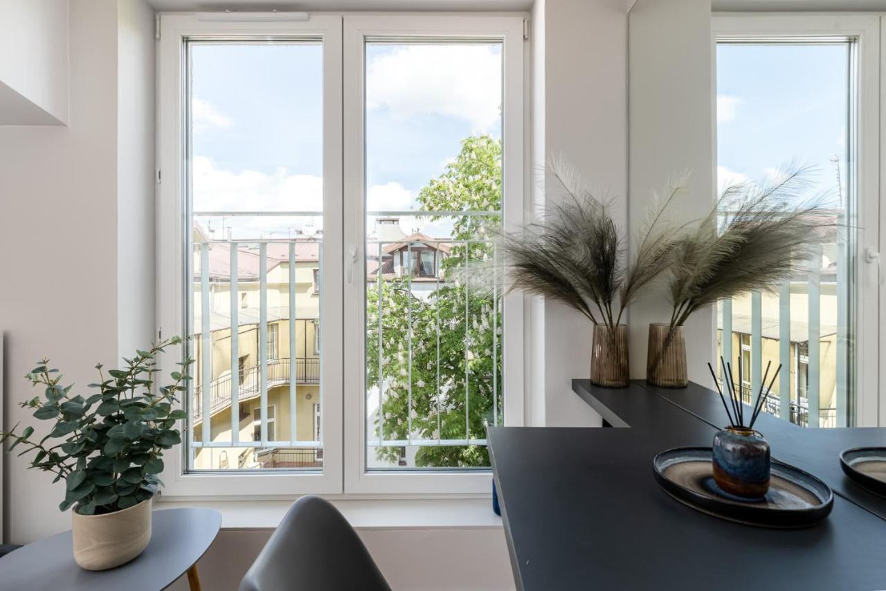 Smart Apartments - Old Town & Main Train Station - By Upstairs Krakow Luaran gambar